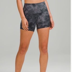 Lululemon alight high rise short 4”